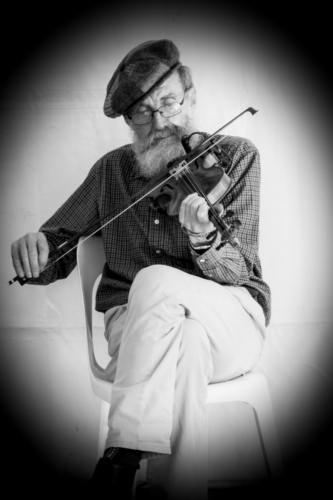 498. Fiddle player at Brigadoon day, April 2018